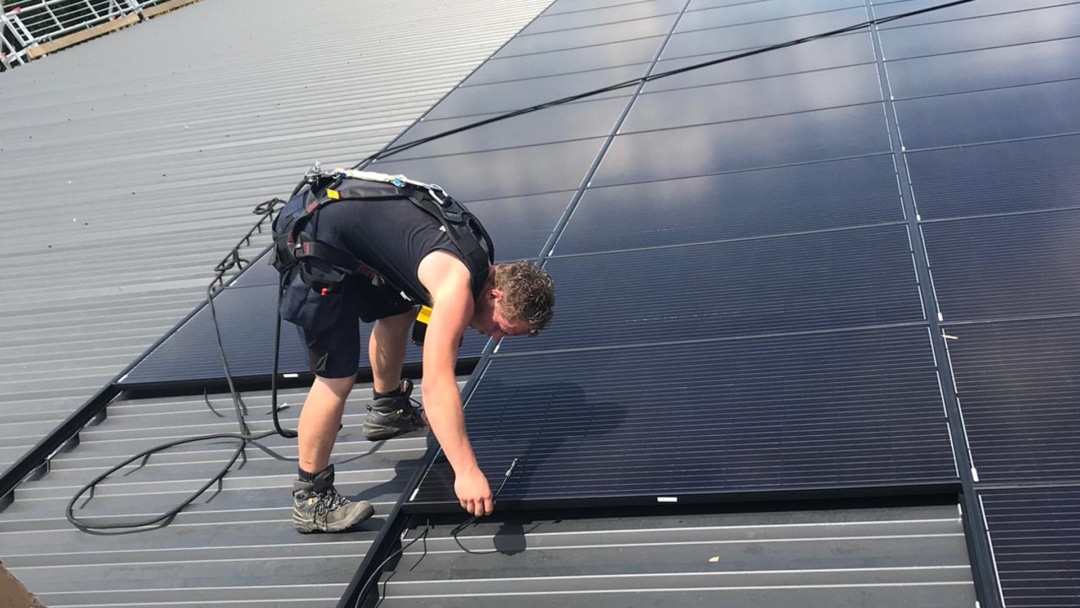 découvrez comment faire le meilleur choix pour l'installation de panneaux photovoltaïques. guide complet sur les critères à considérer, les avantages environnementaux et économiques, et les étapes pour maximiser votre investissement solaire.