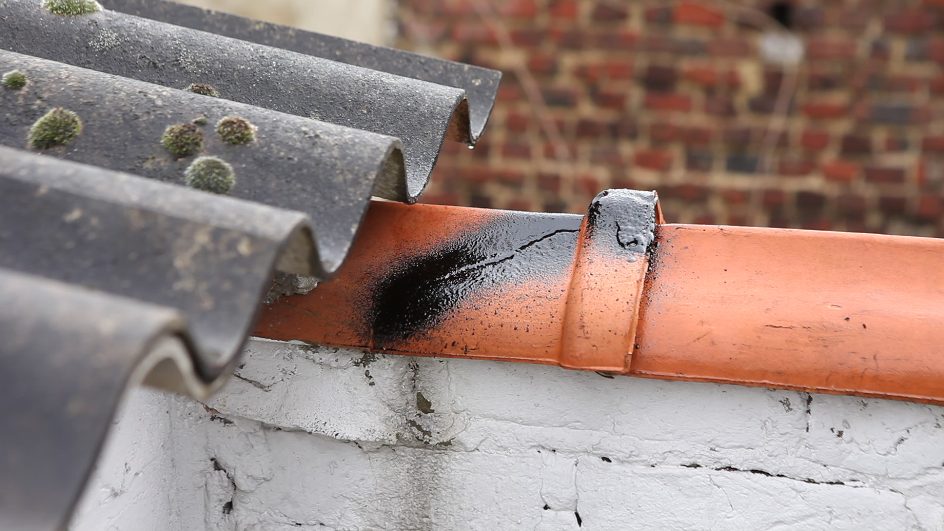 découvrez notre guide sur le colmateur toiture, une solution efficace pour réparer les fuites et protéger votre maison des intempéries. apprenez à choisir le bon produit et à l'appliquer correctement pour assurer une étanchéité durable.