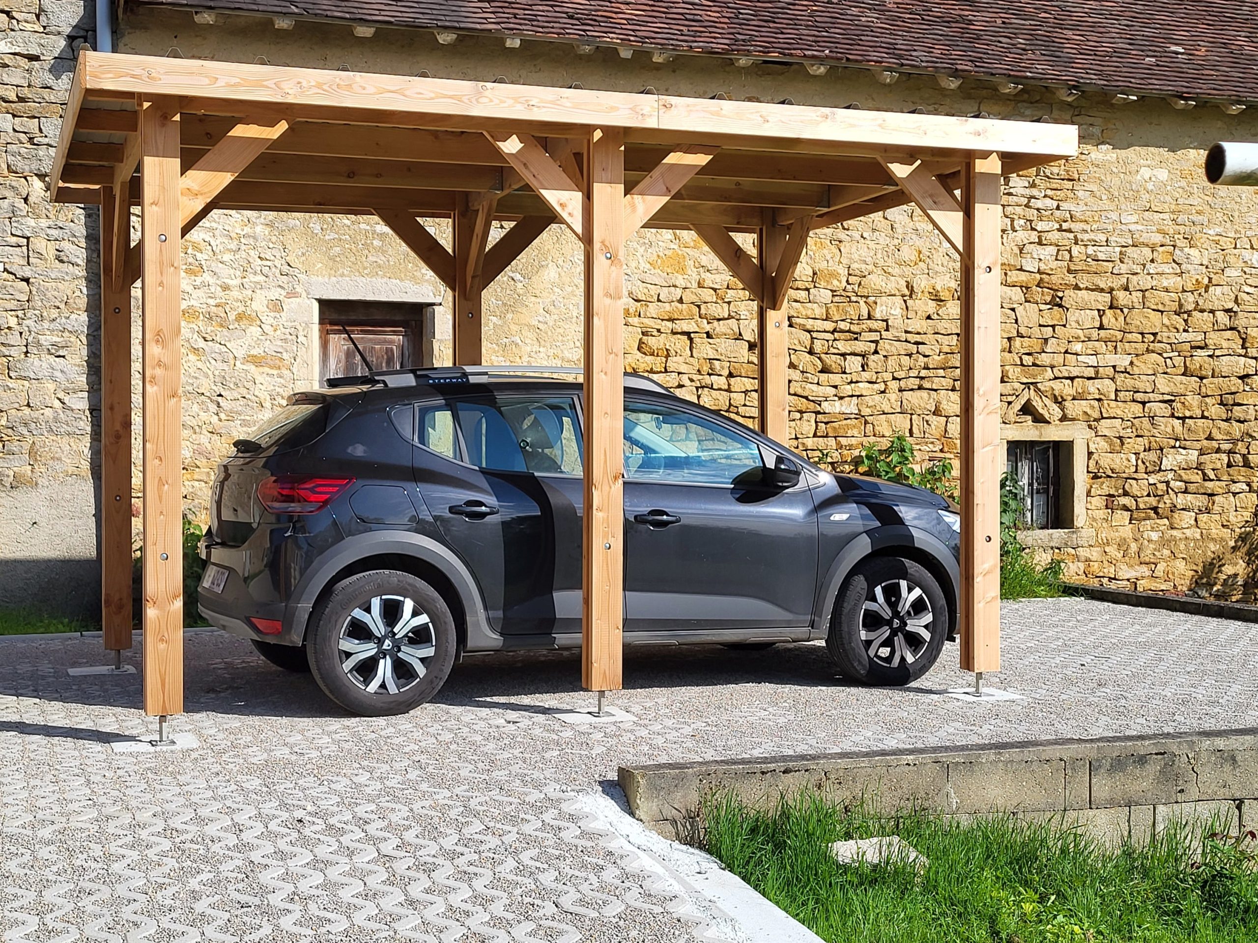 découvrez tout sur la surface du toit : importance, calculs, matériaux et conseils d'entretien pour optimiser l'isolation et la durabilité de votre maison.