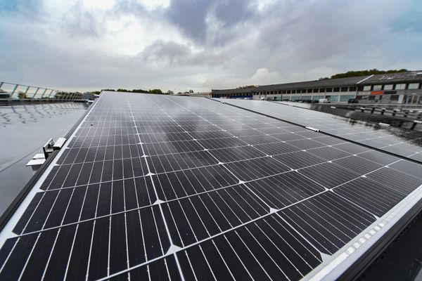 découvrez le processus de fabrication des panneaux solaires, de la conception à la production. apprenez comment ces technologies innovantes contribuent à un avenir énergétique durable et respectueux de l'environnement.