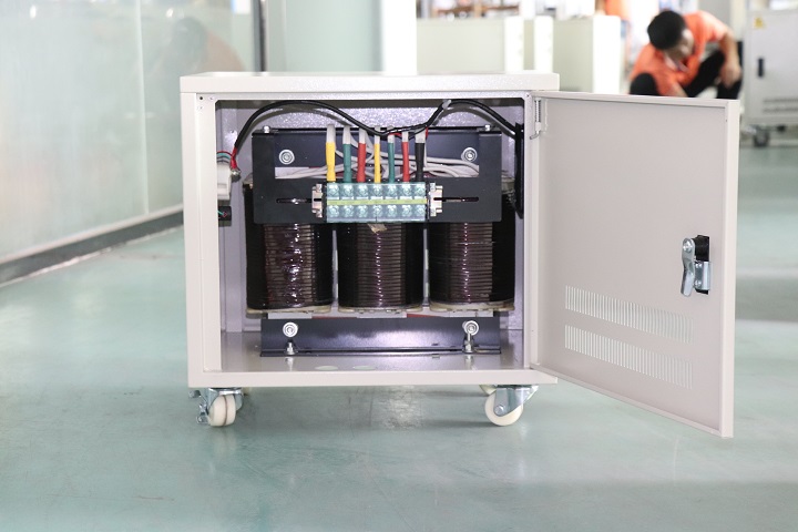 découvrez comment transformer efficacement du 380v en 220v grâce à des techniques et équipements adaptés. que vous soyez un professionnel de l'électricité ou un bricoleur amateur, nos conseils vous guideront pas à pas dans cette démarche essentielle pour vos installations électriques.