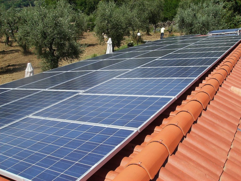 découvrez nos conseils en photovoltaïque pour optimiser l'installation de vos panneaux solaires. informez-vous sur les meilleures pratiques, les aides disponibles et comment maximiser votre production d'énergie renouvelable.