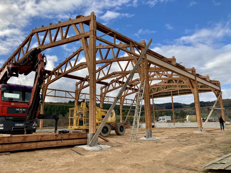 découvrez nos solutions de construction agricole adaptées à vos besoins. que ce soit pour des hangars, des serres ou des bâtiments d'élevage, nous vous offrons des projets sur mesure alliant durabilité et efficacité. construisez l'avenir de votre exploitation agricole avec nous.