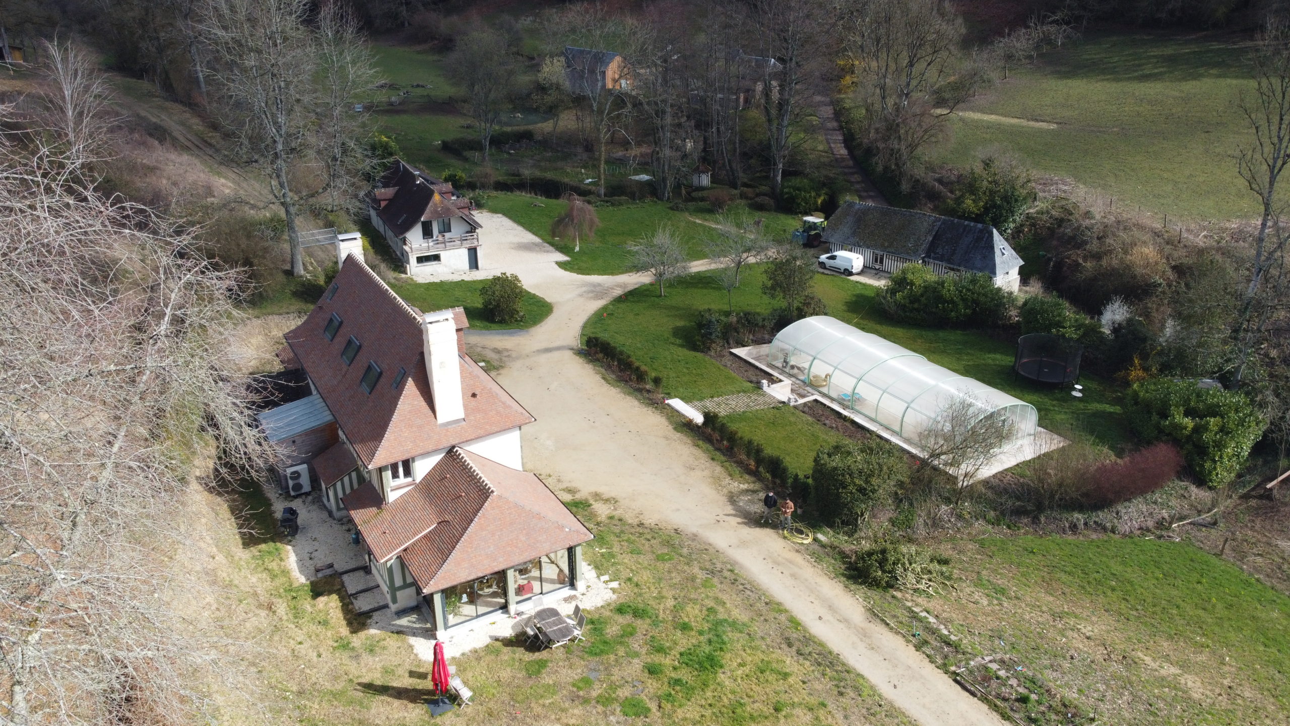 découvrez l'univers de la maison passive : une construction écologique et économique qui optimise l'efficacité énergétique tout en offrant un confort de vie exceptionnel. apprenez-en plus sur les matériaux durables, les techniques innovantes et les avantages de vivre dans une maison respectueuse de l'environnement.