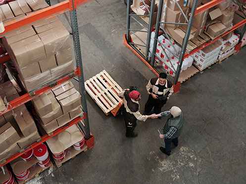 découvrez tout ce qu'il faut savoir sur le coût d'un entrepôt : frais de location, charges supplémentaires et astuces pour optimiser votre budget d'entreposage.