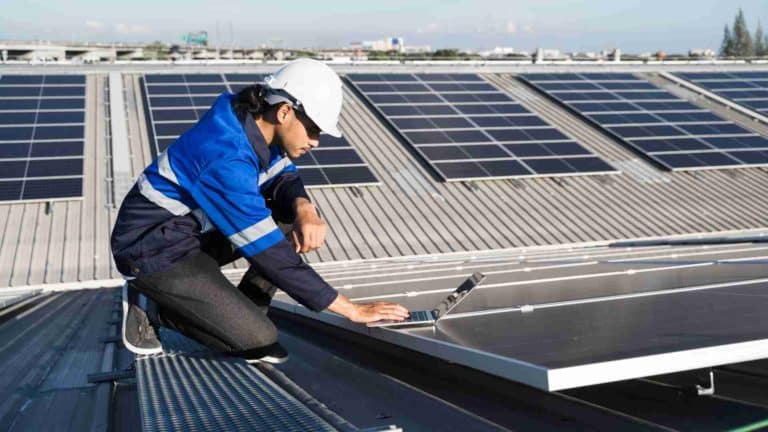 découvrez tout ce qu'il faut savoir sur le coût d'entretien des systèmes photovoltaïques. informez-vous sur les dépenses associées, les meilleures pratiques pour prolonger la durée de vie de vos panneaux solaires et les astuces pour optimiser votre investissement énergétique.