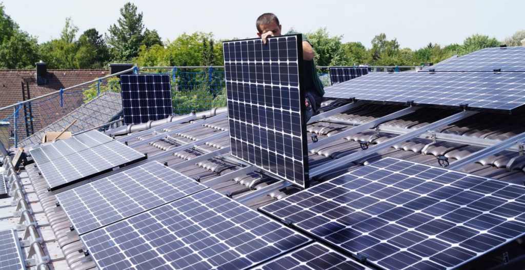 découvrez le coût d'installation d'un système photovoltaïque et optimisez votre investissement énergétique. informez-vous sur les facteurs influençant le prix, les subventions disponibles et les économies d'énergie potentielles.