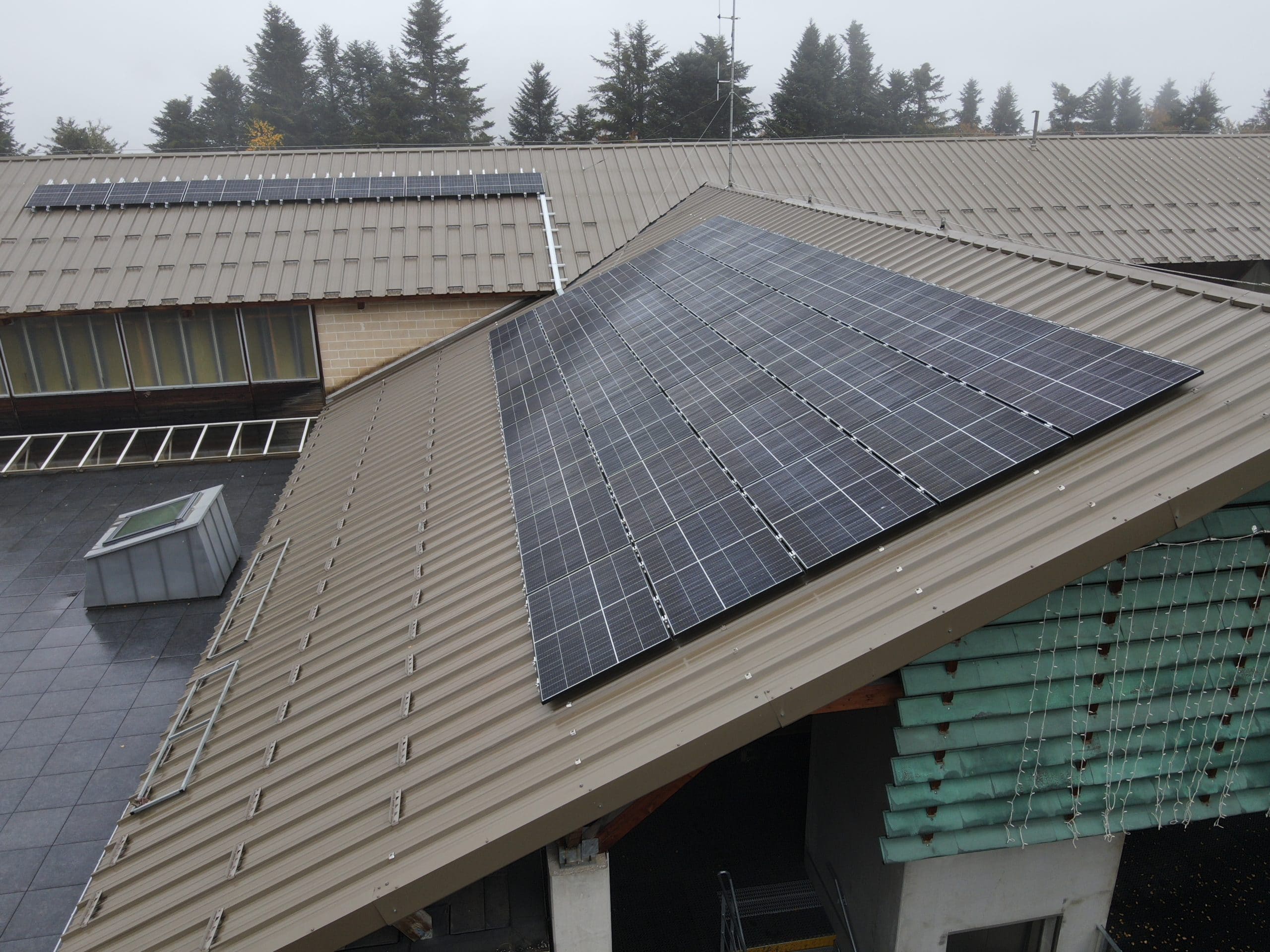 découvrez les coûts associés à l'installation d'un système photovoltaïque de 9 kw. obtenez des informations détaillées sur les prix, les aides disponibles et les économies potentielles pour rentabiliser votre investissement en énergie solaire.