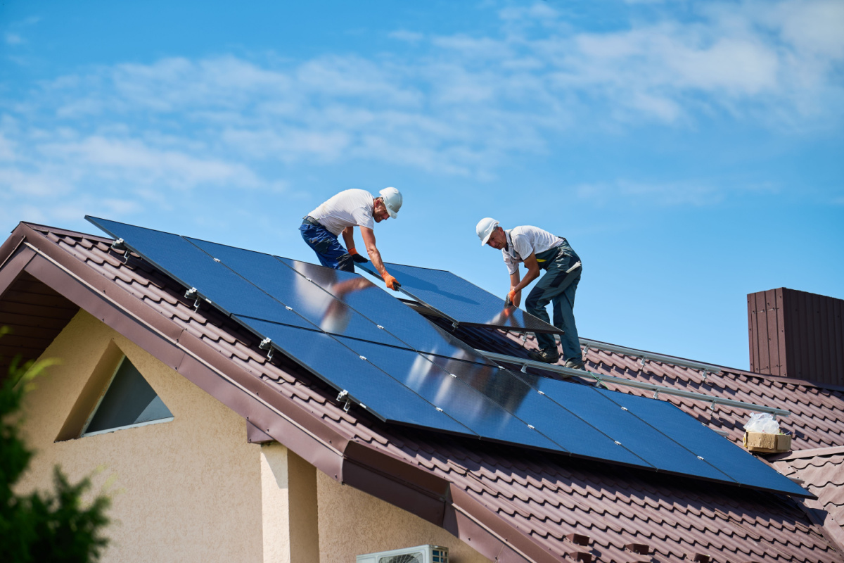 découvrez les différents facteurs influençant le coût des installations solaires, les économies potentielles sur vos factures d'énergie et les aides financières disponibles pour un passage à l'énergie solaire.