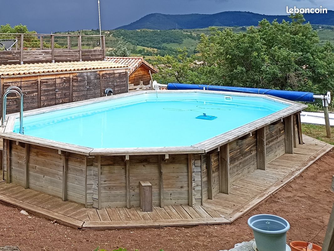 découvrez notre couverture solaire, une solution efficace pour garder votre piscine propre et chauffée. idéale pour prolonger vos baignades tout en réduisant l'évaporation et la consommation d'énergie. profitez de votre espace aquatique en toute sérénité.
