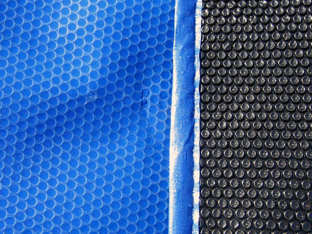 découvrez les avantages d'une couverture solaire pour votre piscine : protection contre les impuretés, réduction de l'évaporation de l'eau, et maintien de la température. optez pour une solution économique et écologique pour profiter pleinement de votre espace aquatique tout en préservant l'environnement.