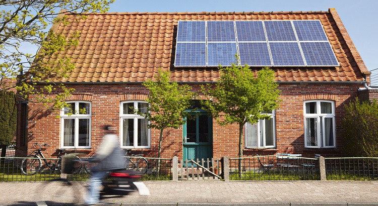 découvrez tout sur les couvertures solaires, idéales pour protéger votre piscine tout en garantissant un réchauffement naturel de l'eau. optimisez la chaleur et réduisez l'évaporation avec des solutions pratiques et esthétiques.