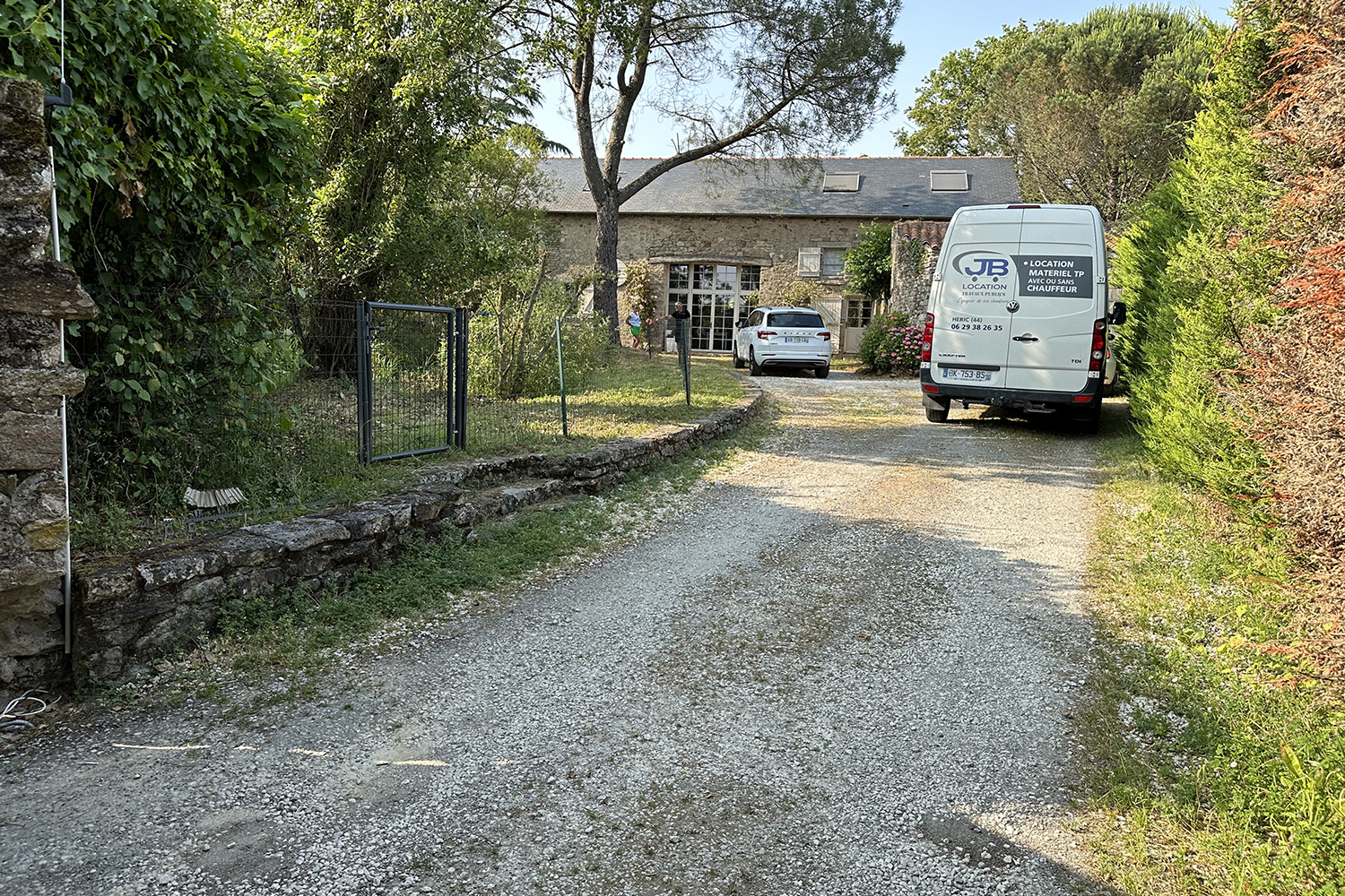 découvrez nos services de création de parkings sur mesure pour optimiser votre espace. que ce soit pour un particulier ou une entreprise, nous concevons des solutions adaptées à vos besoins tout en respectant les normes et l'environnement.