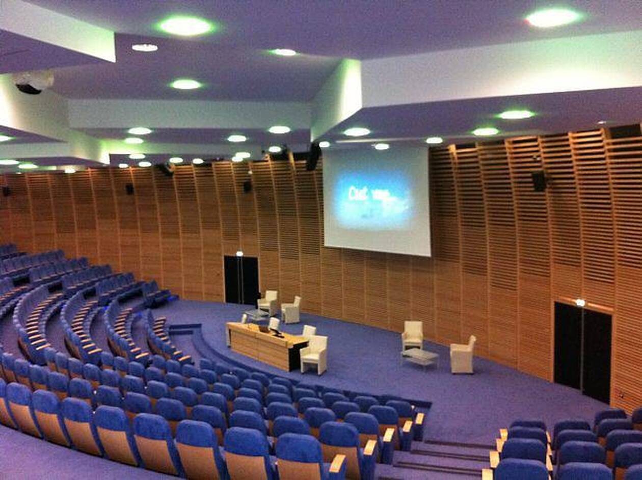 découvrez les services et offres du crédit agricole de caen, votre partenaire bancaire local pour une gestion optimisée de vos finances et des solutions adaptées à vos besoins. profitez de conseils personnalisés et d'un accompagnement engagé pour vos projets.