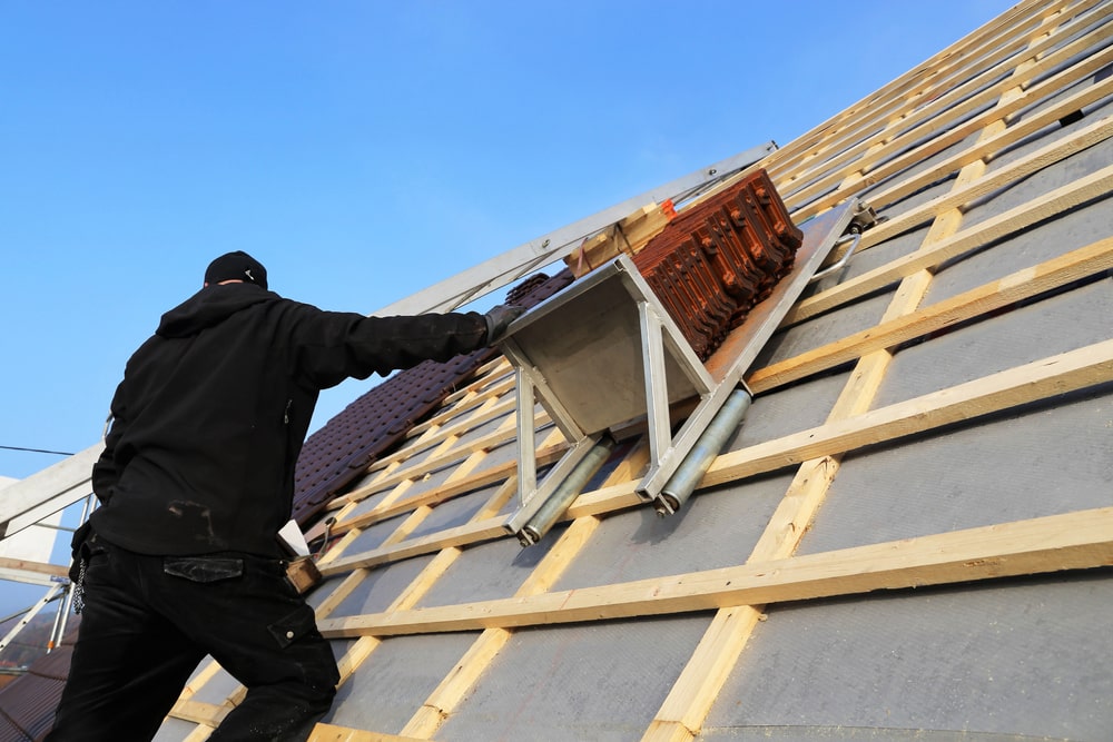 découvrez comment bénéficier du crédit d'impôt toiture pour réduire le coût de vos travaux de rénovation. informez-vous sur les conditions d'éligibilité, les dépenses prises en charge et les démarches à suivre pour maximiser vos économies tout en améliorant la performance énergétique de votre logement.