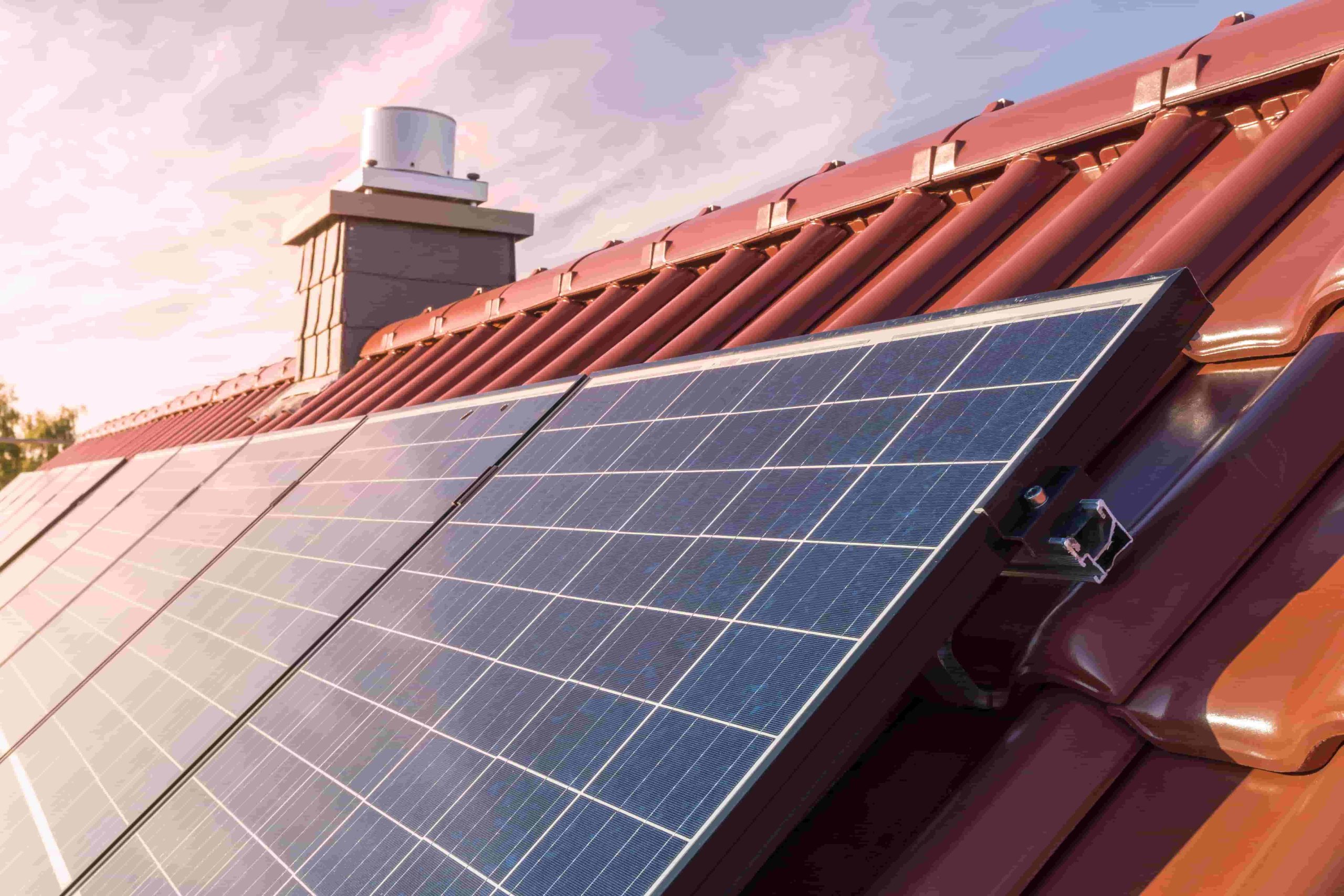 découvrez le crédit d'impôt solaire, une aide financière destinée à encourager l'installation de panneaux solaires chez les particuliers et les entreprises. profitez d'avantages fiscaux attrayants en investissant dans des énergies renouvelables et réduisez votre facture d'électricité tout en contribuant à la protection de l'environnement.