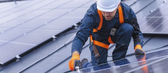 découvrez tout ce qu'il faut savoir sur le crédit d'impôt solaire en 2025 : avantages fiscaux, conditions d'éligibilité, et démarches à suivre pour profiter de cette aide financière et investir dans l'énergie solaire.