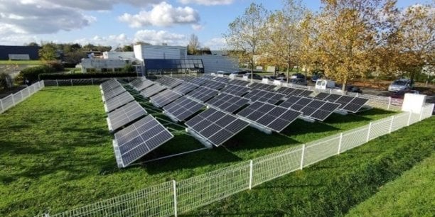 découvrez les dalles solaires, une solution innovante pour alimenter vos espaces extérieurs. écologiques et esthétiques, ces dalles permettent de produire de l'énergie renouvelable tout en embellissant votre environnement. idéales pour allées, terrasses et jardins, elles allient fonctionnalité et design.
