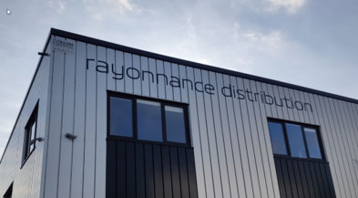 découvrez la définition de la rayonnance, un concept clé dans divers domaines tels que la physique et la communication. comprenez son importance et ses applications à travers cet article explicatif.