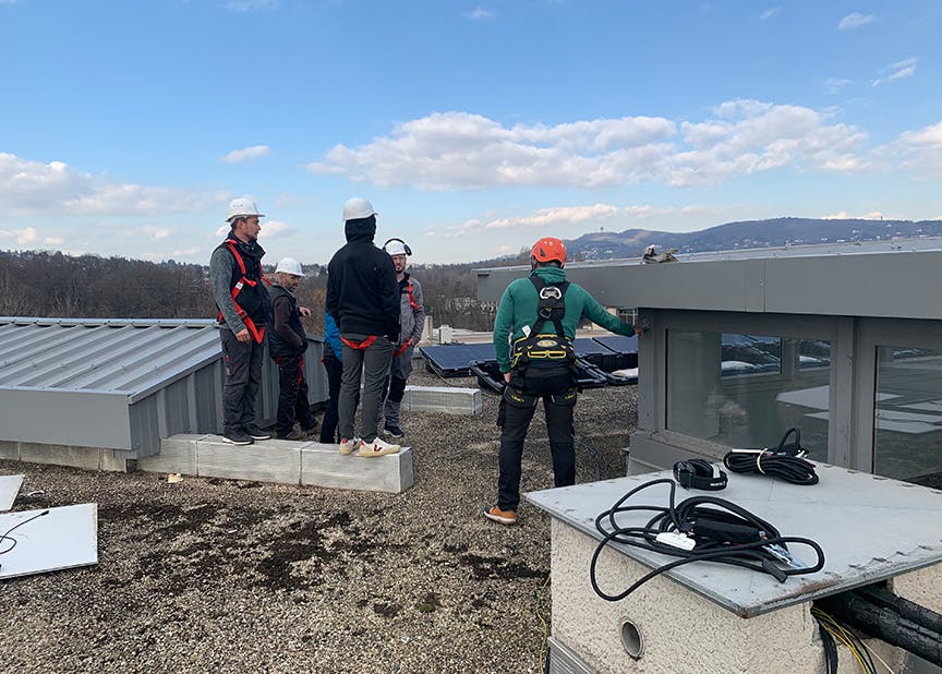 découvrez nos services de dépannage photovoltaïque pour assurer le bon fonctionnement de vos installations solaires. notre équipe d'experts est à votre disposition pour résoudre rapidement tout dysfonctionnement et optimiser la performance de vos panneaux solaires.
