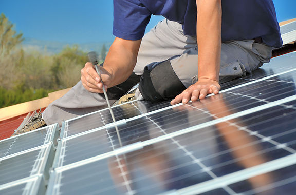 découvrez nos services de dépannage solaire pour assurer le bon fonctionnement de vos installations photovoltaïques. bénéficiez d'une intervention rapide et efficace par des professionnels qualifiés, pour optimiser la performance de votre système et garantir une production d'énergie solaire optimale.