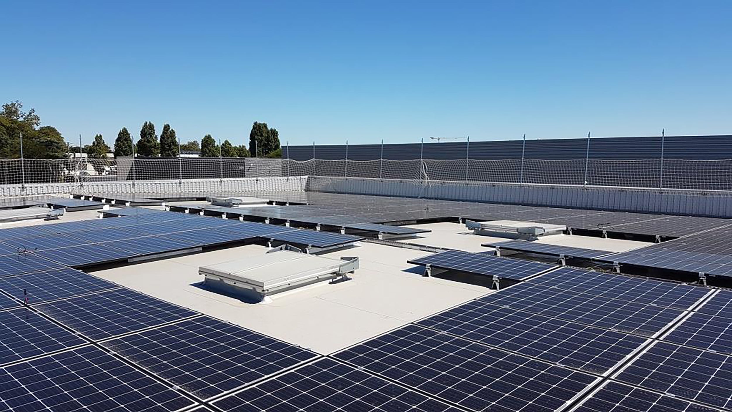 découvrez comment le design industriel révolutionne l'intégration des panneaux solaires, alliant esthétique moderne et efficacité énergétique. explorez des solutions innovantes qui transforment l'architecture durable.
