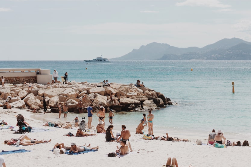 découvrez les plus belles destinations estivales en france ! profitez de plages ensoleillées, de paysages montagneux époustouflants et de villages pittoresques. planifiez vos vacances d'été pour une expérience inoubliable dans l'hexagone.