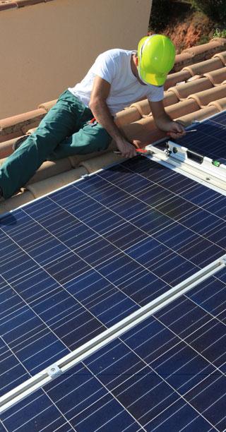 découvrez comment devenir installateur de panneaux solaires et transformez votre carrière tout en contribuant à un avenir durable. formations, certifications et opportunités d'emploi dans le secteur des énergies renouvelables.