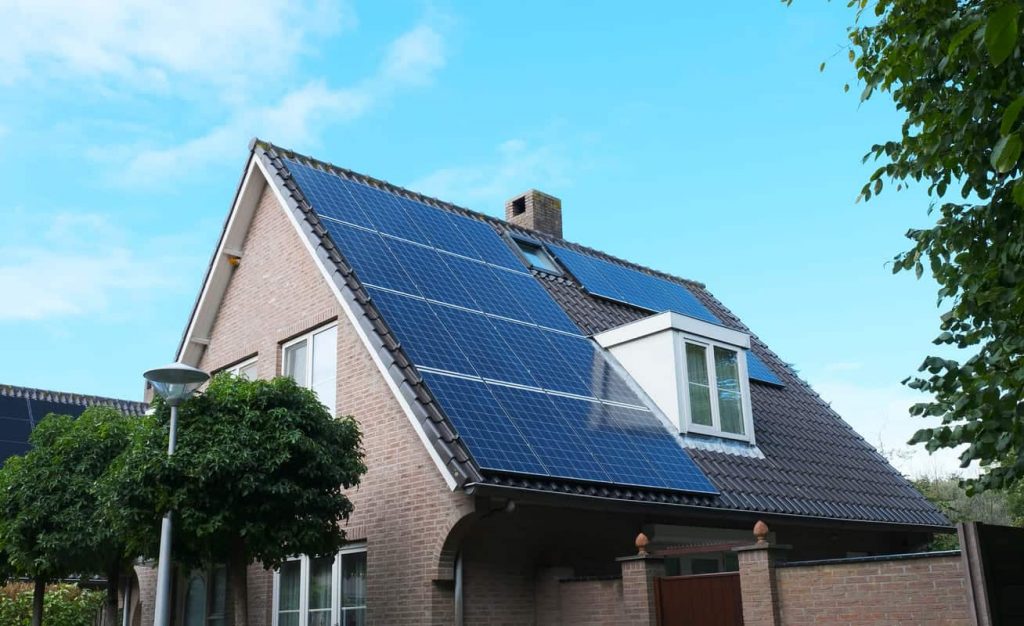 découvrez les différentes dimensions des panneaux solaires pour optimiser votre installation. comparez les tailles standard et personnalisées afin de maximiser l'efficacité énergétique de votre système solaire en fonction de votre espace et de vos besoins.