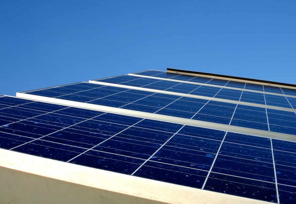 découvrez la durée de vie des panneaux photovoltaïques, un facteur clé pour maximiser votre investissement dans l'énergie solaire. apprenez comment entretenir vos installations pour assurer une performance optimale sur le long terme.