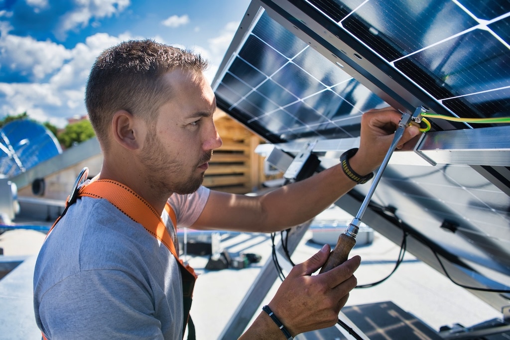 découvrez la durée de vie des panneaux photovoltaïques et les facteurs qui influencent leur performance au fil des ans. informez-vous sur l'entretien, la durabilité et les avantages d'investir dans cette source d'énergie renouvelable.