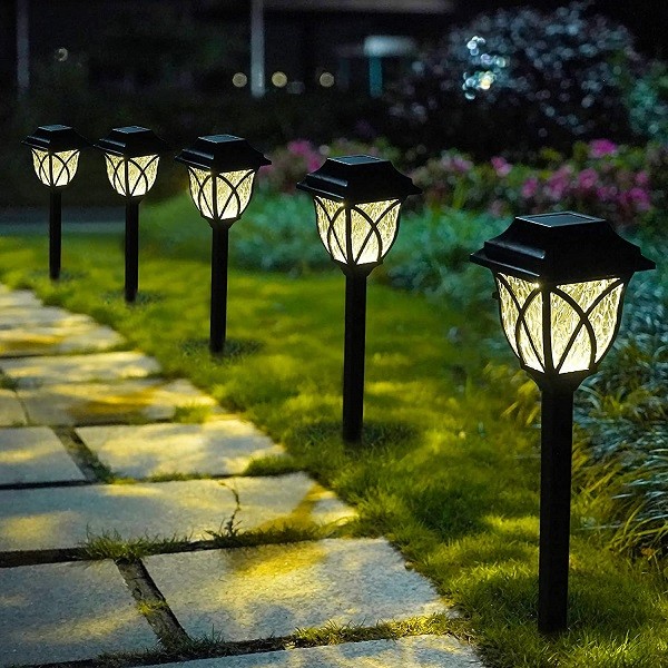 découvrez les avantages de l'éclairage solaire pour illuminer vos espaces extérieurs de manière écologique et économique. profitez d'une lumière durable, sans besoin de câblage, tout en réduisant votre empreinte carbone.