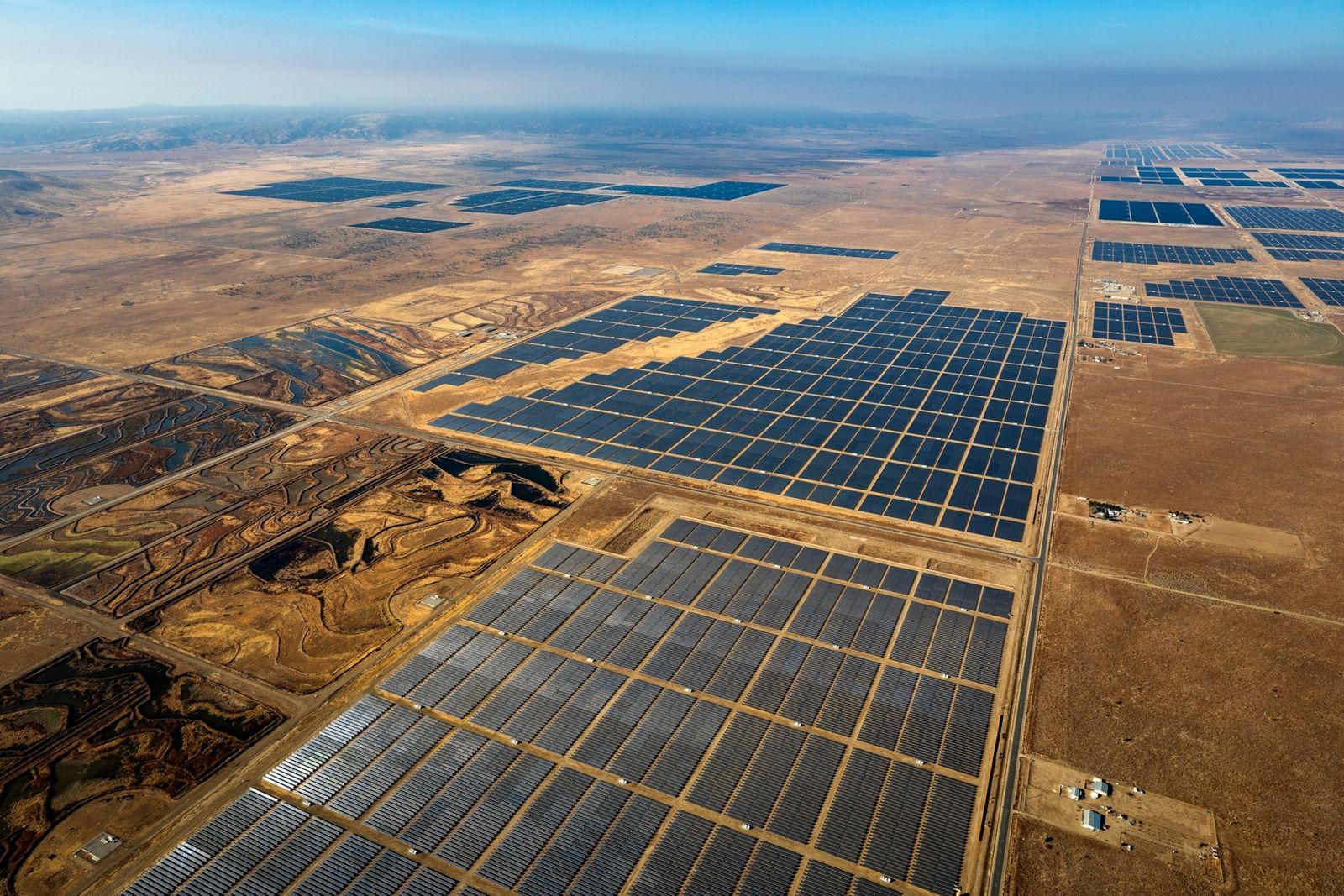 découvrez comment l'énergie solaire transforme le secteur privé en offrant des solutions durables et économiques. informez-vous sur les avantages financiers, l'impact environnemental et les innovations qui positionnent le solaire comme une clé essentielle pour l'avenir des entreprises.