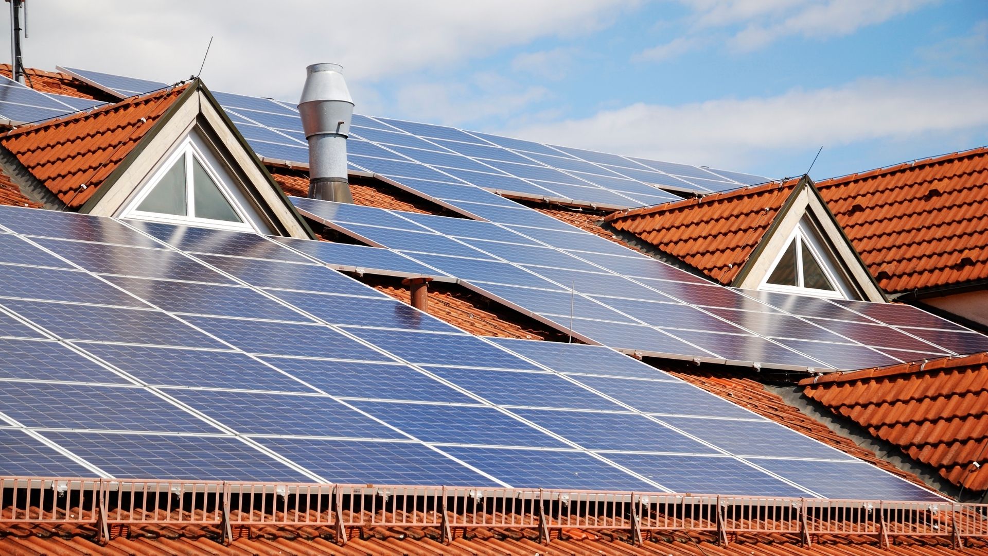 découvrez comment l'économie solaire transforme notre façon de produire et de consommer de l'énergie, tout en contribuant à la durabilité environnementale et à la création d'emplois. explorez les innovations et les investissements dans ce secteur en pleine croissance.