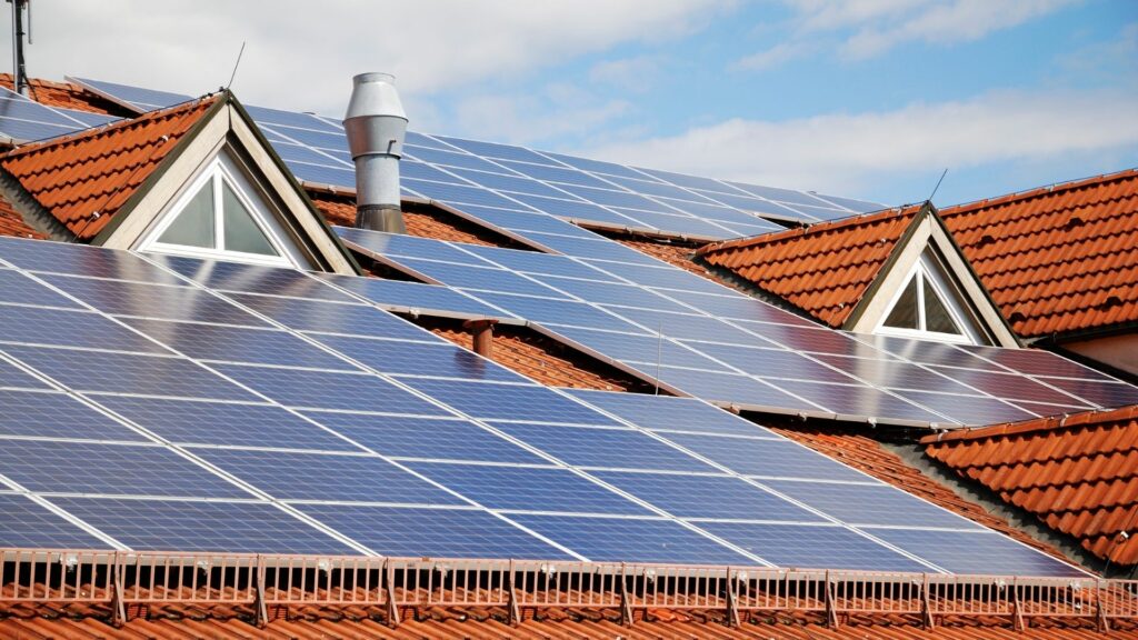 découvrez comment réaliser des économies significatives sur vos factures d'énergie grâce à l'énergie solaire. apprenez les avantages du photovoltaïque et les solutions adaptées pour optimiser vos dépenses tout en préservant l'environnement.