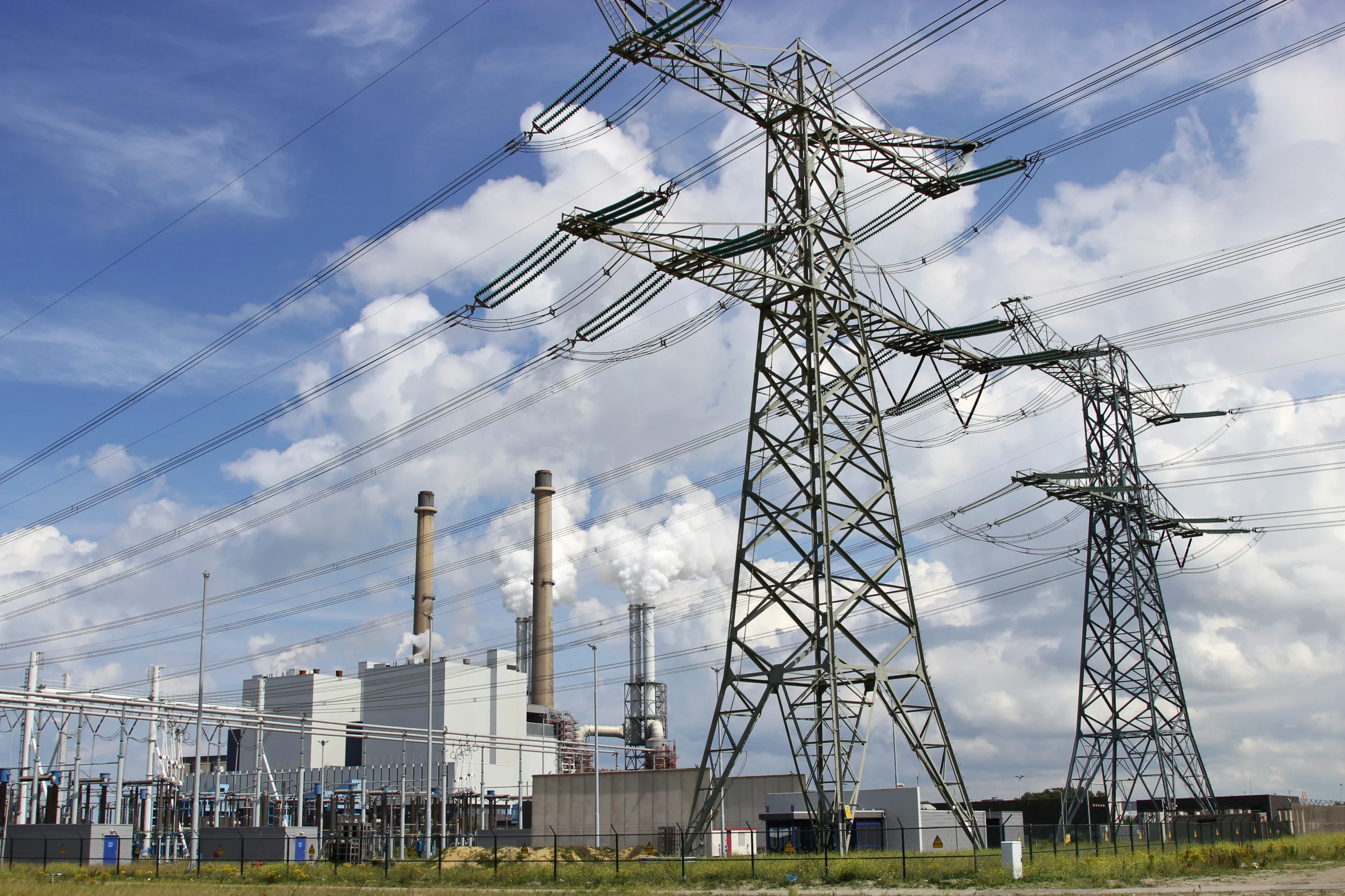 découvrez tout sur l'électricité : ses principes fondamentaux, son utilisation dans la vie quotidienne, les dernières innovations technologiques et des conseils pour économiser de l'énergie. explorez un monde où l'électricité alimente nos besoins et façonne notre avenir.