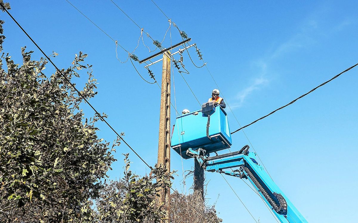 découvrez les meilleures solutions en électricité en bretagne. nos experts vous accompagnent pour tous vos projets, qu'il s'agisse d'installations, de rénovations ou de diagnostics électriques, avec un service de qualité et des conseils personnalisés.
