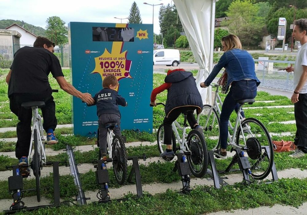 découvrez tout ce qu'il faut savoir sur l'électricité appliquée aux vélos : avantages, fonctionnement des vélos électriques, conseils d'achat et entretien pour profiter pleinement de vos trajets à deux roues.