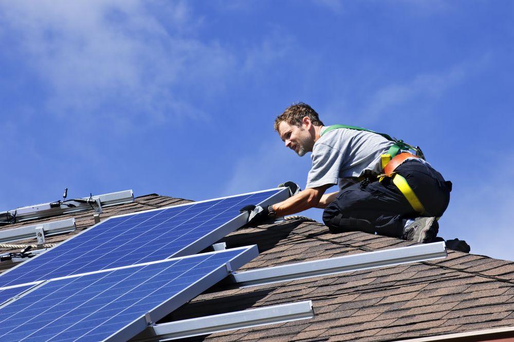découvrez les opportunités d'emploi d'installateur solaire, un métier en plein essor qui contribue à la transition énergétique. rejoignez un secteur dynamique et participez à l'installation de systèmes photovoltaïques tout en développant vos compétences techniques dans un environnement éco-responsable.