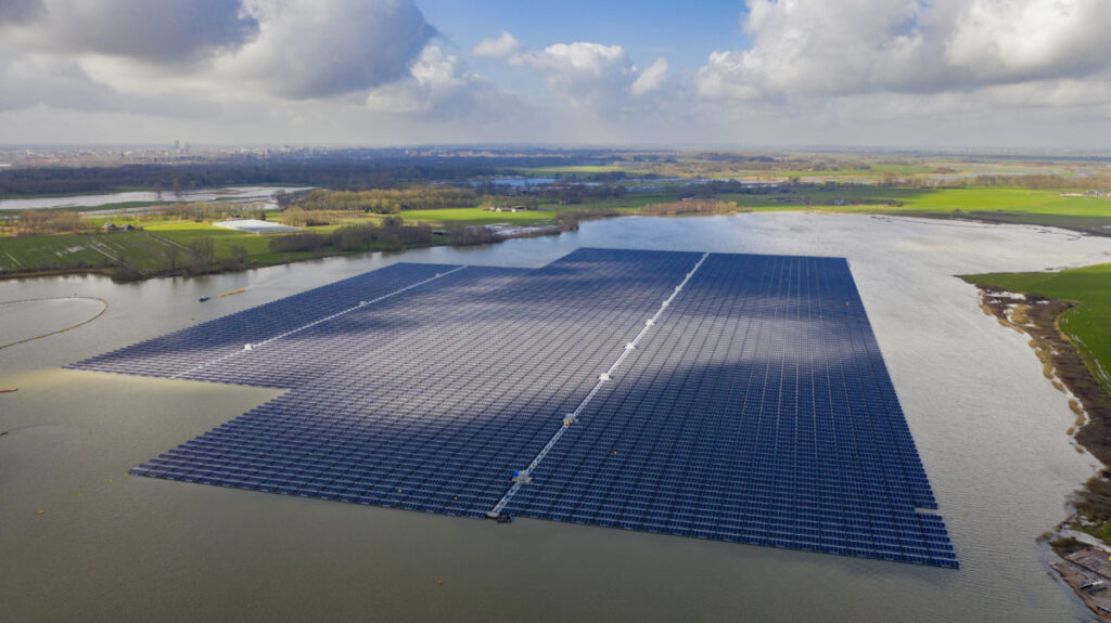 découvrez comment l'énergie solaire transforme notre manière de produire de l'électricité tout en minimisant son impact environnemental. explorez les avantages écologiques de cette ressource renouvelable et son rôle dans la lutte contre le changement climatique.