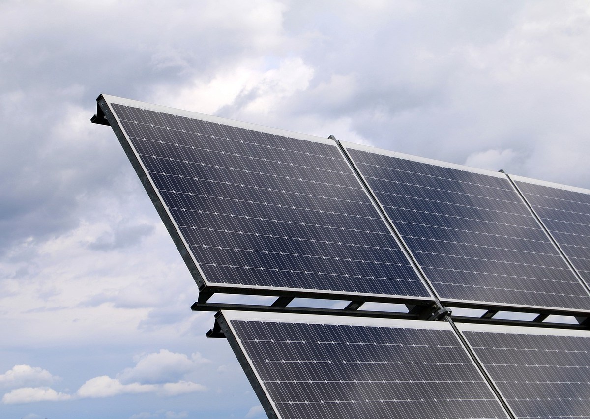 découvrez comment l'énergie solaire contribue à la résilience des communautés face aux défis environnementaux et économiques. explorez les avantages de cette source d'énergie renouvelable et son rôle essentiel dans un avenir durable.
