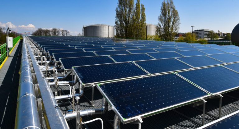 découvrez comment l'énergie solaire transforme l'industrie alimentaire en offrant des solutions durables et économiques. optimisez vos coûts de production tout en réduisant votre empreinte carbone grâce à des systèmes solaires adaptés aux besoins de votre entreprise.