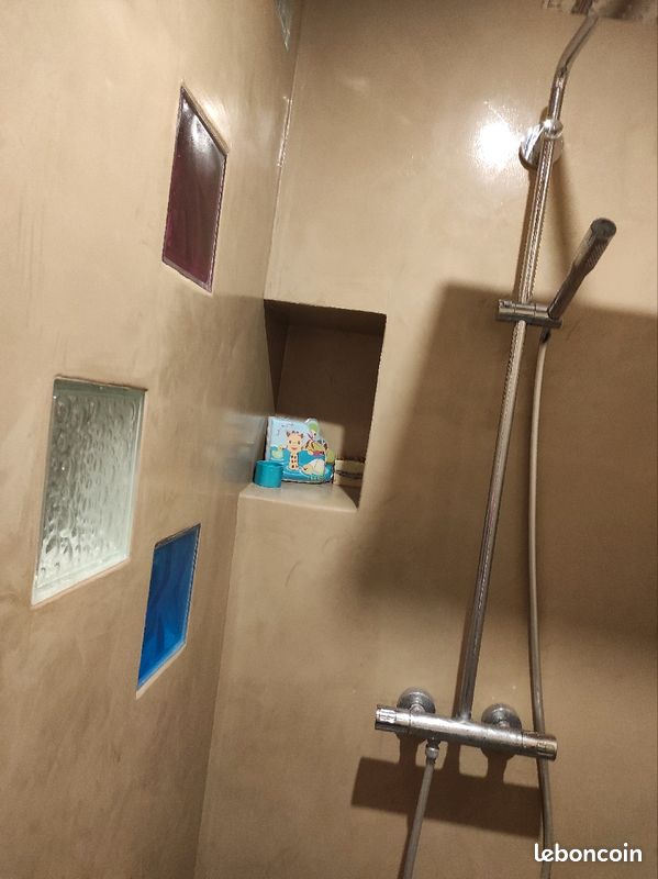 découvrez comment enlever facilement des pavés en verre avec nos conseils pratiques et astuces professionnelles. idéal pour vos projets de rénovation, nous vous guidons étape par étape pour un résultat impeccable.