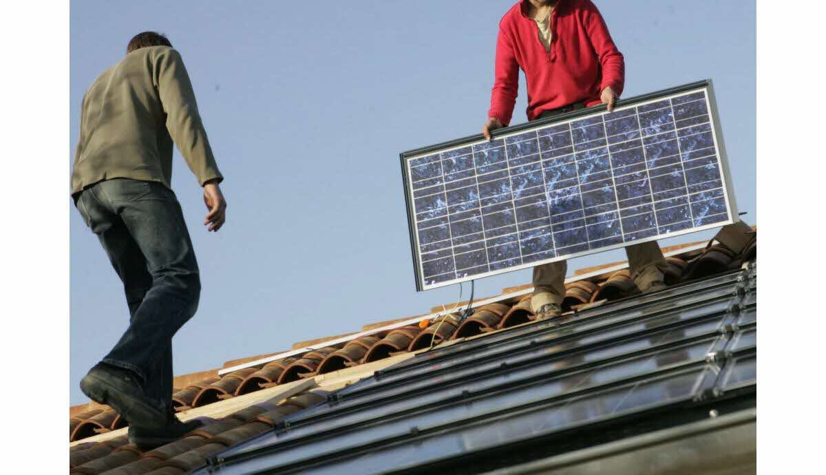 découvrez les pièges des escroqueries liées aux panneaux solaires. protégez-vous contre les arnaques en ligne et informez-vous sur les méthodes utilisées par les fraudeurs pour tirer profit des consommateurs. apprenez à reconnaître les signes d'une escroquerie et à naviguer en toute sécurité dans le secteur des énergies renouvelables.