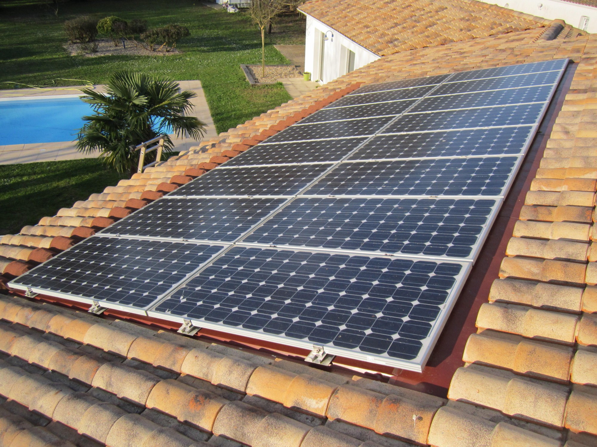 découvrez les dangers des escroqueries liées aux panneaux solaires. informez-vous sur les arnaques courantes, comment les reconnaître et les éviter, afin de protéger vos investissements et d'assurer une transition énergétique éclairée.