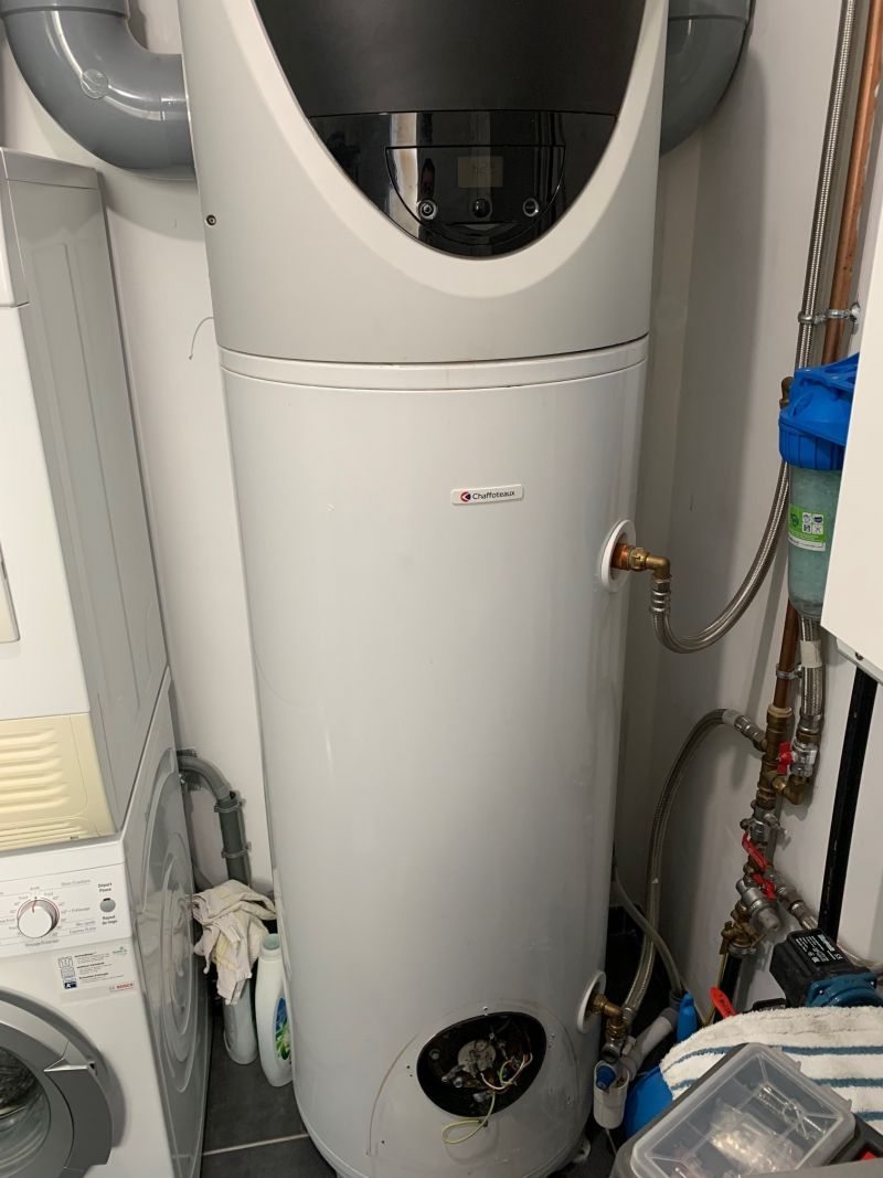 découvrez notre gamme de chauffe-eau bas, une solution efficace pour un chauffage économique de votre eau. profitez d'un confort optimal tout en réduisant votre consommation d'énergie. idéal pour les petits espaces, nos chauffe-eau bas allient performance et design compact.