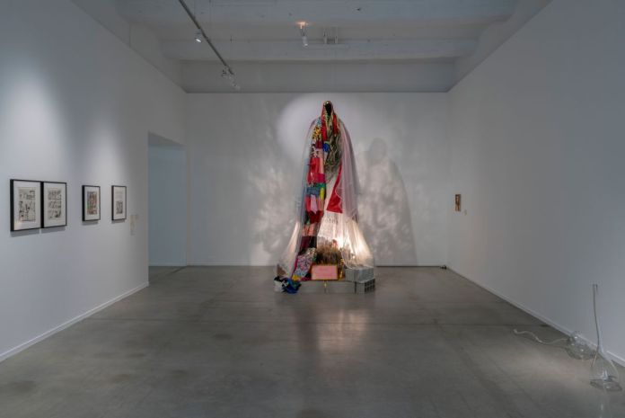 découvrez l'exposition sol, une immersion artistique unique qui explore la relation entre l'homme et la terre à travers des œuvres contemporaines. plongez dans un univers de créativité et de réflexion sur notre environnement lors de cet événement captivant.