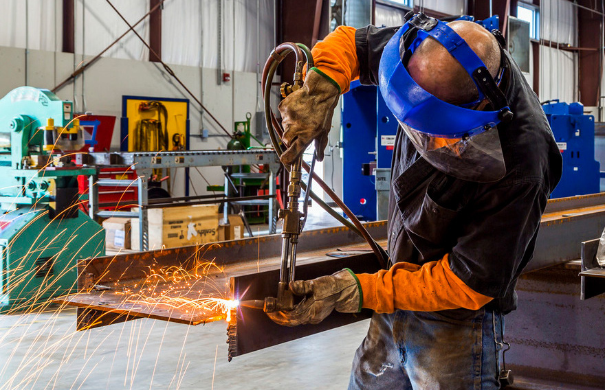 découvrez l'art de la fabrication : des méthodes traditionnelles aux techniques modernes, explorez les processus créatifs et innovants qui donnent vie à vos produits préférés. apprenez les secrets derrière une fabrication de qualité et engagez-vous dans un savoir-faire exceptionnel.