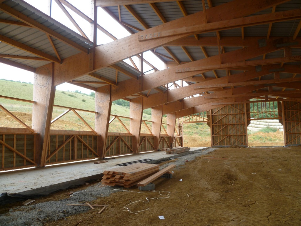 découvrez notre expertise en fabrication de hangars en bois sur mesure. alliant qualité et durabilité, nos constructions offrent des solutions idéales pour le stockage, l'agriculture ou les loisirs. contactez-nous pour un projet personnalisé qui répond à vos besoins!