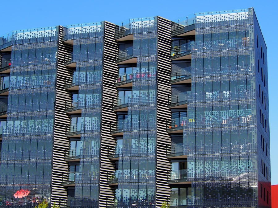 découvrez la façade photovoltaïque, une solution innovante alliant esthétisme et performance énergétique. transformez votre bâtiment en une source d'énergie renouvelable tout en bénéficiant d'un design moderne et harmonieux.